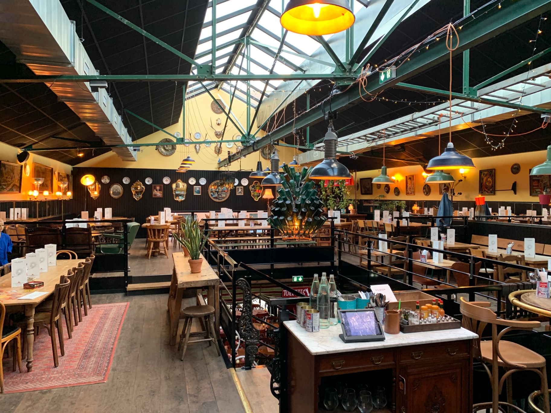 Salle de la Luck, voisine du Plateau, verrière et déco vintage
