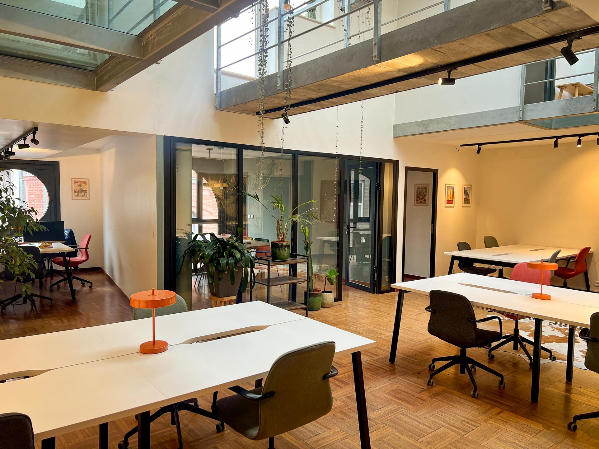 Vaste open space lumineux du coworking Le Plateau